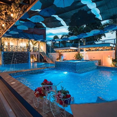 Bernese Resort Hotel Powered By Cocotel Ligao Bagian luar foto