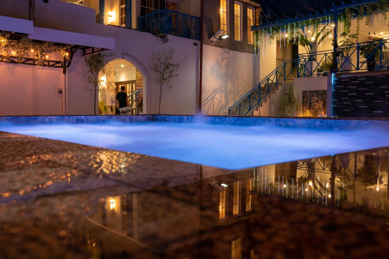 Bernese Resort Hotel Powered By Cocotel Ligao Bagian luar foto