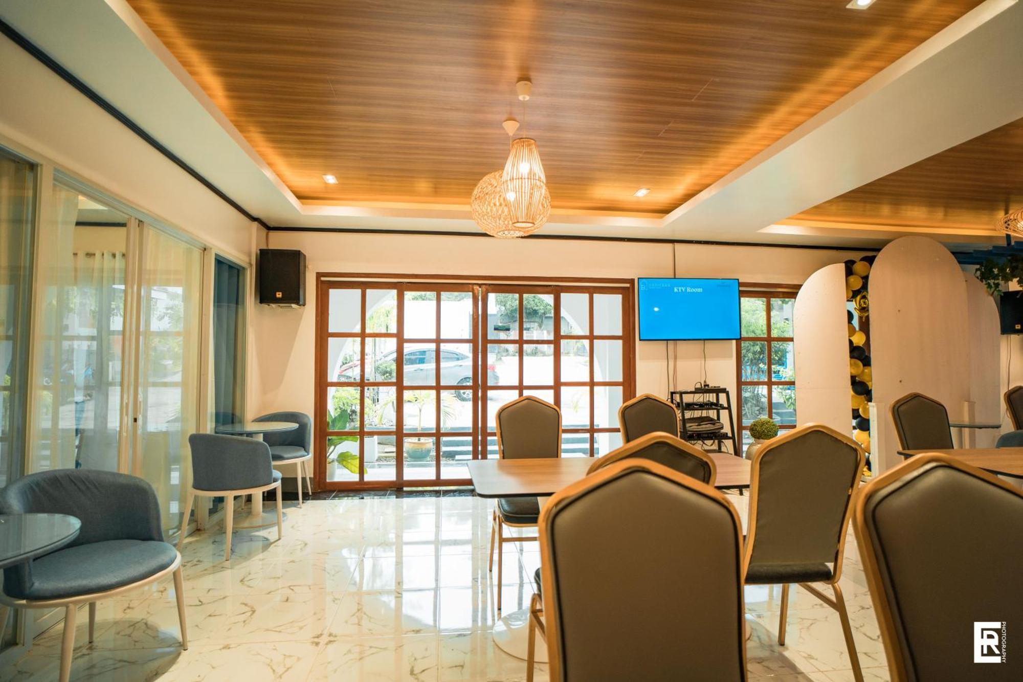 Bernese Resort Hotel Powered By Cocotel Ligao Bagian luar foto