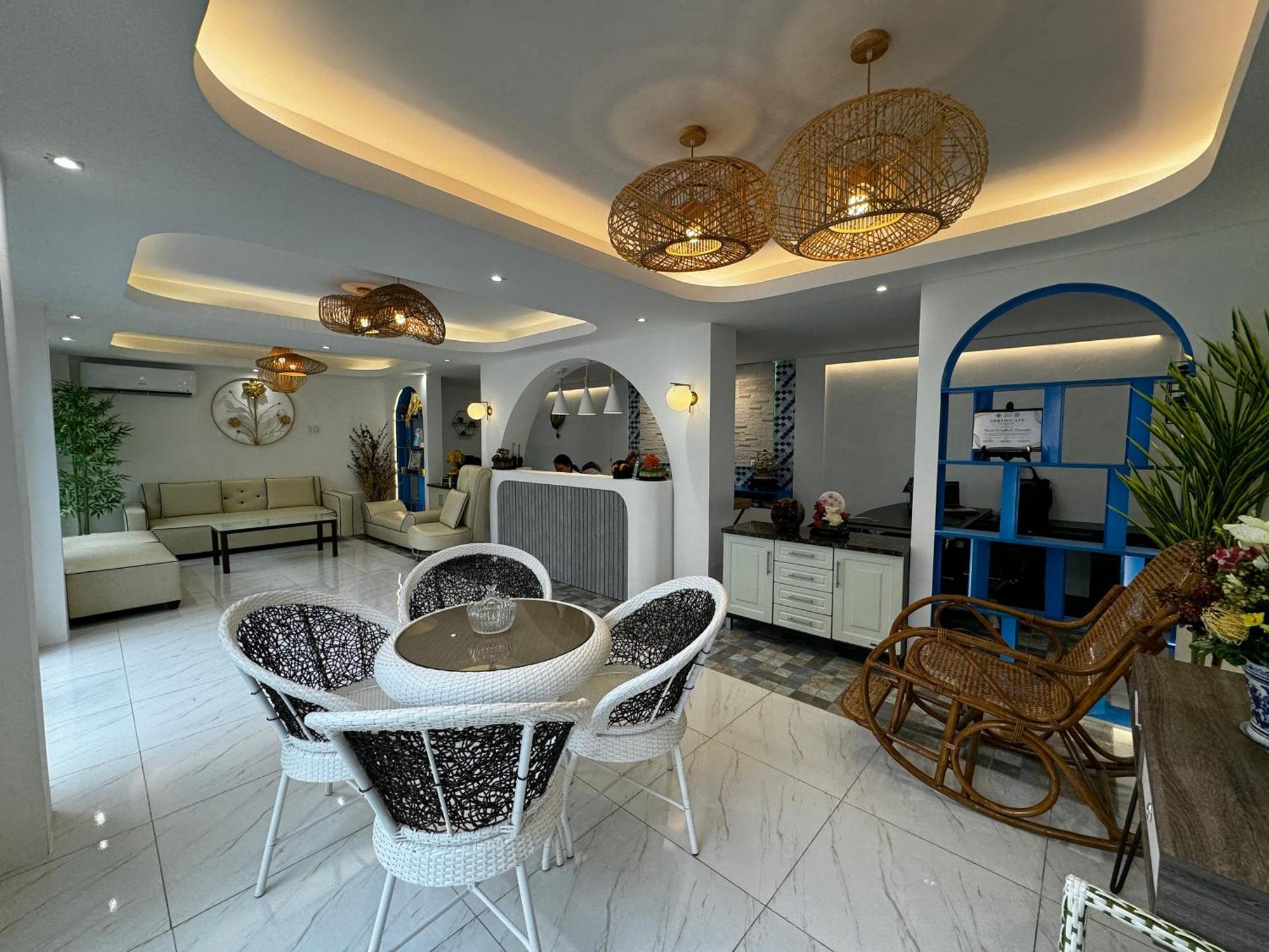 Bernese Resort Hotel Powered By Cocotel Ligao Bagian luar foto
